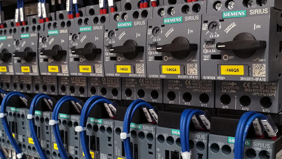 Armarios Eléctricos - Automatización Dudka Industrial - ADISL  Ingeniería  de control de procesos - Programación para la mejora del rendimiento de su  cadena de producción